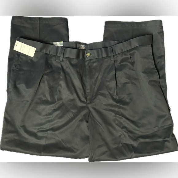 NWT Men's Dockers Signature Khaki Pleaded
Pants-BLACK Size-44x30 BIG & TALL - Picture 4 of 7